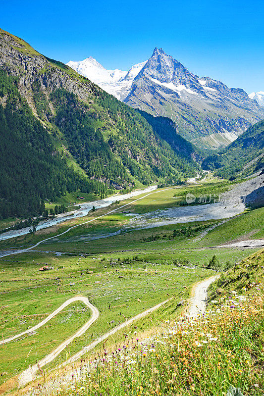 瑞士Zinal山谷的山地景观