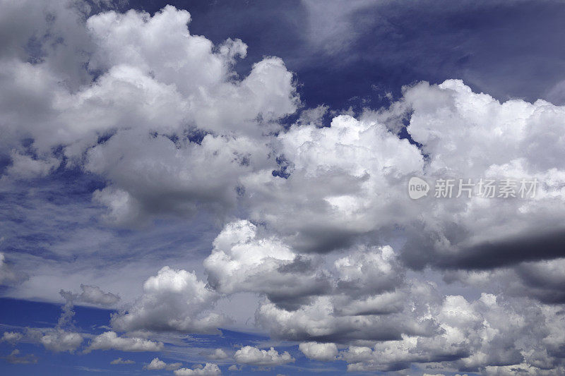 戏剧性的镜头的天空背景