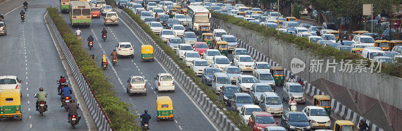 印度德里繁忙的高速公路