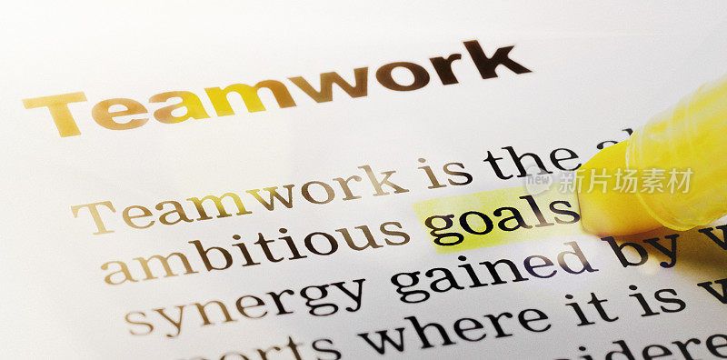 在一份题为“团队合作”的文件中，“目标”一词被突出显示