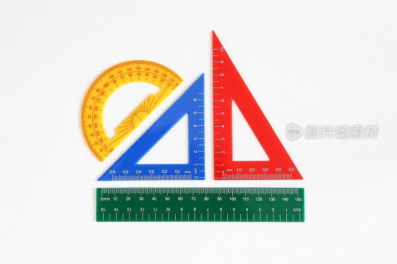 彩色的学校工具，三角形，尺子，量角器