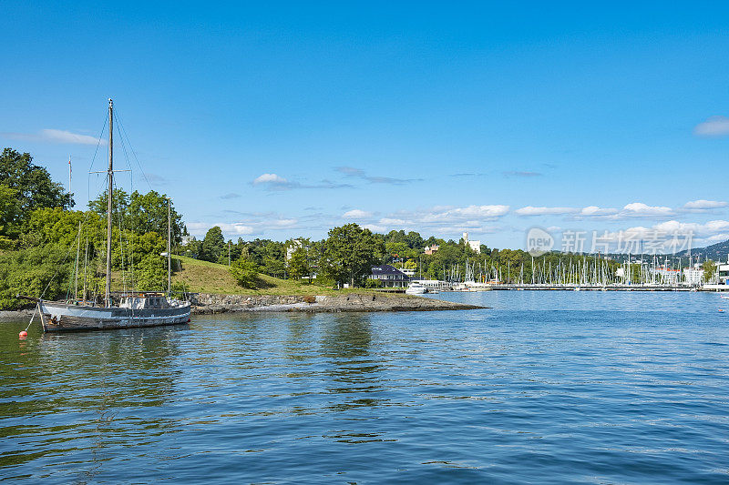挪威奥斯陆海滨的老游船