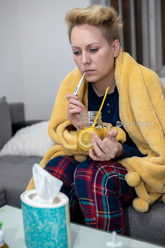 生病的女人感冒了女人感冒了