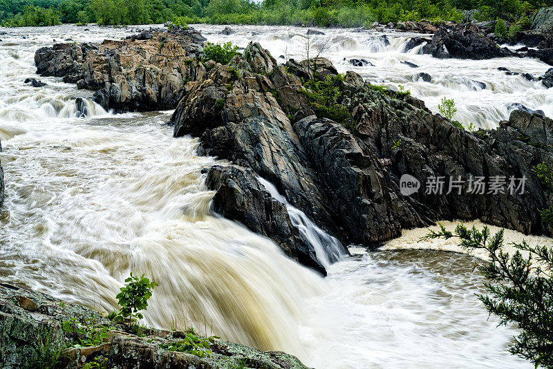 波托马克河汹涌的河水，弗吉尼亚大瀑布