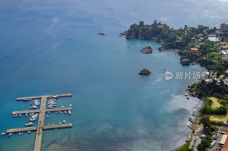 Cefalù，西西里岛北部海岸的一个城市，面朝第勒尼安海(意大利)