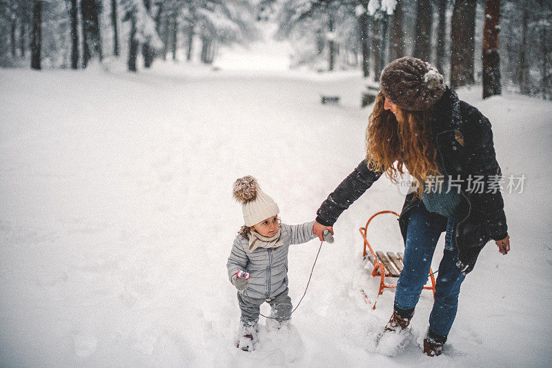 雪中的聚会时间