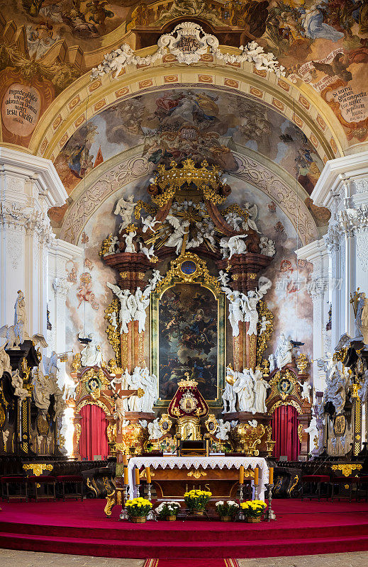 巴洛克祭坛与圣母玛利亚的圣母升天大教堂圣像，Krzeszów，波兰
