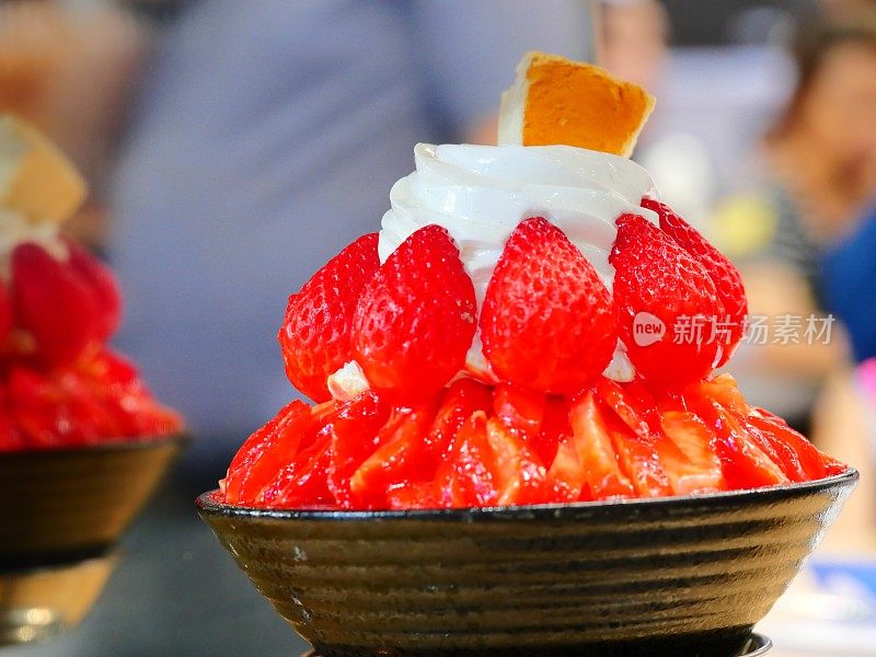草莓冰酥，韩式甜品