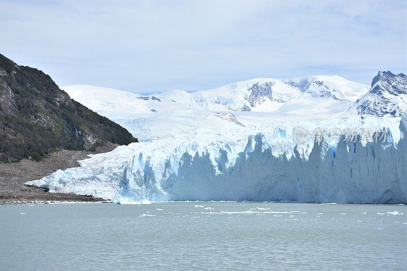 的冰山和浮冰