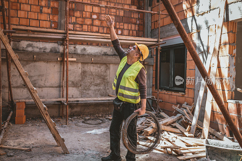 建筑工地的建筑工人