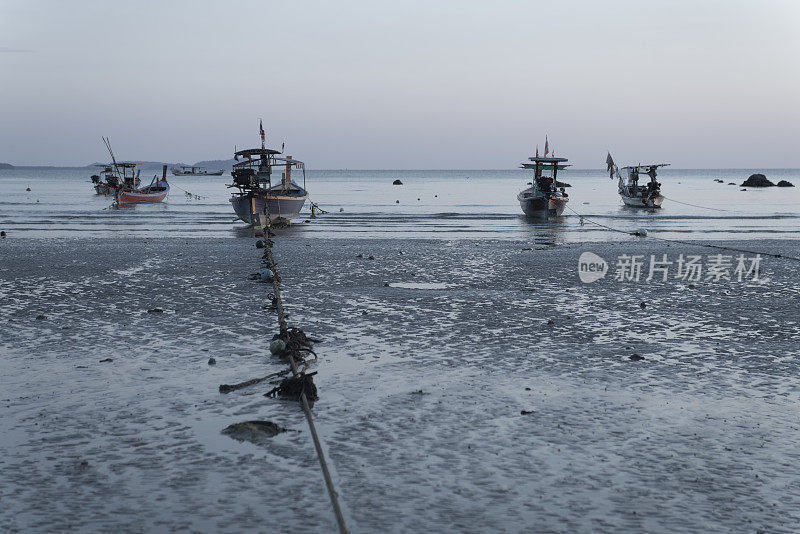 日落时分的Pakarang海滩