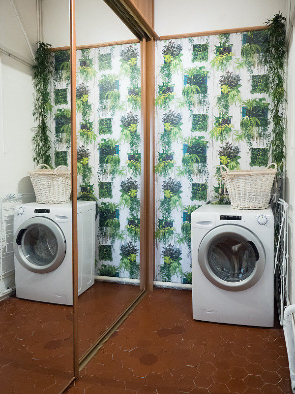 法国公寓的洗衣房