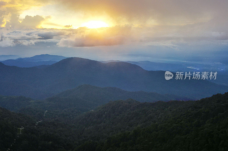 马来西亚彭航高地峡日落