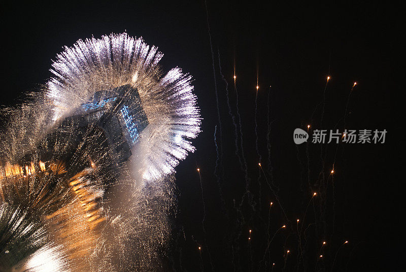 台湾台北101大楼燃放新年烟花
