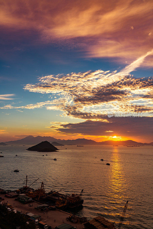 日落时鸟瞰香港海港