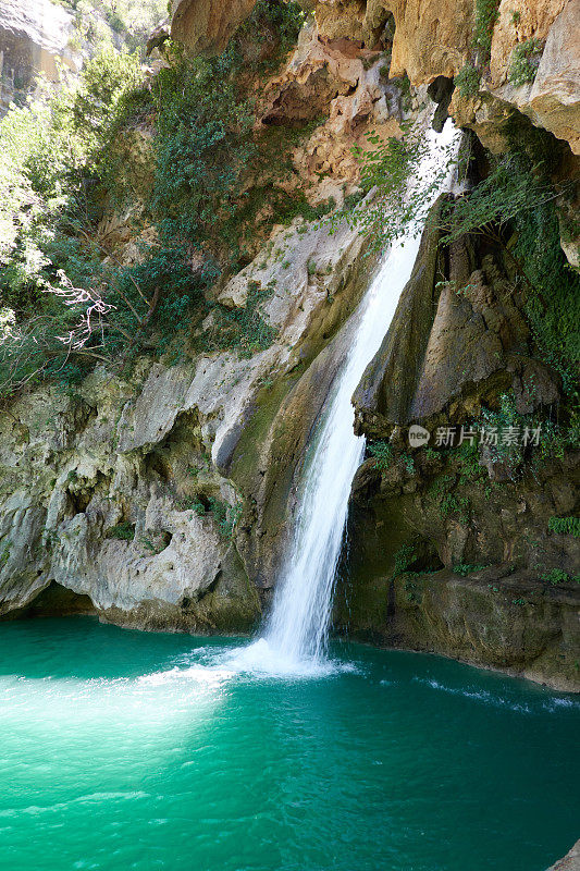 博罗沙河上的骷髅瀑布。卡索拉山自然公园，塞古拉和别墅。Jaen。安达卢西亚。西班牙