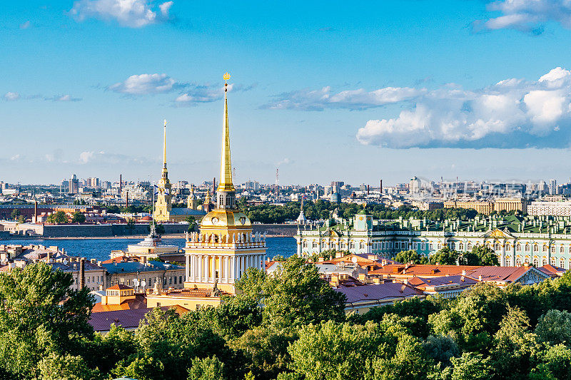 圣彼得堡的海军部和彼得保罗要塞。