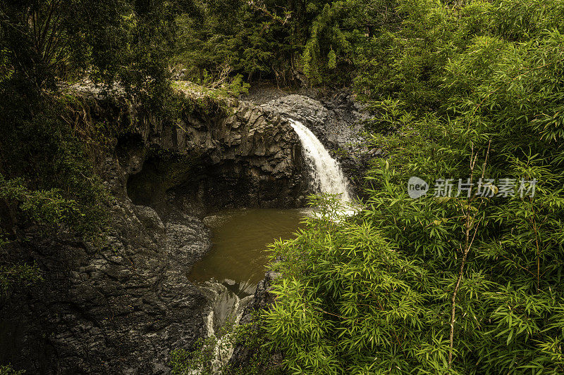 毛伊岛Pipiwai步道上的瀑布