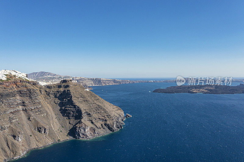 希腊圣托里尼火山口和伊梅洛维格利村