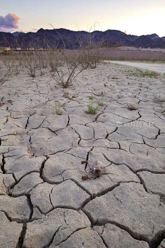 拉斯维加斯附近的米德湖正在干涸