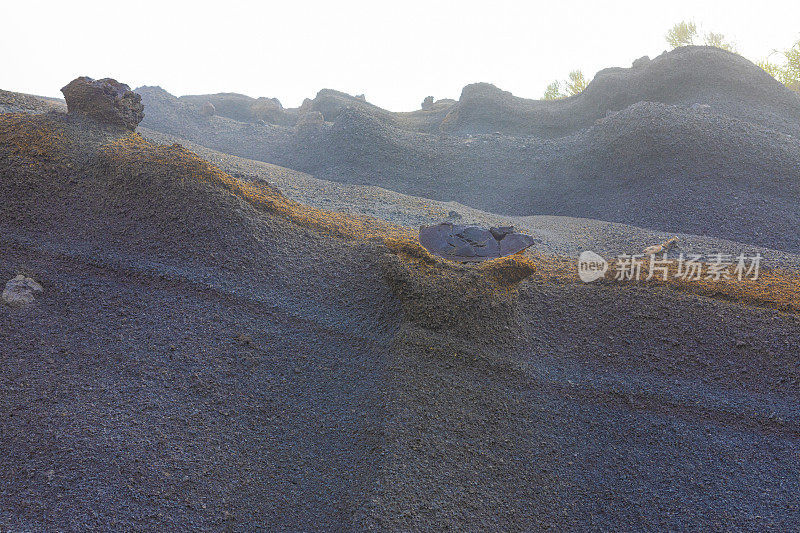 泰德国家公园，火山炸弹埋在拉皮利山坡上。多色火山岩。特内里费,加那利群岛
