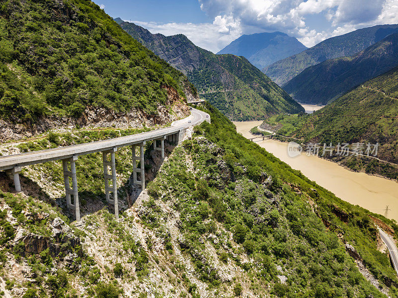 中国云南省的山路