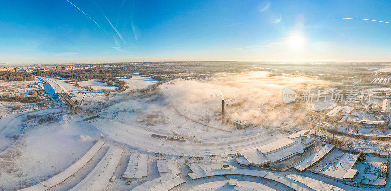 全景鸟瞰城市高速公路建设在冬天阳光明媚的冬日，Yoshkar-Ola，俄罗斯