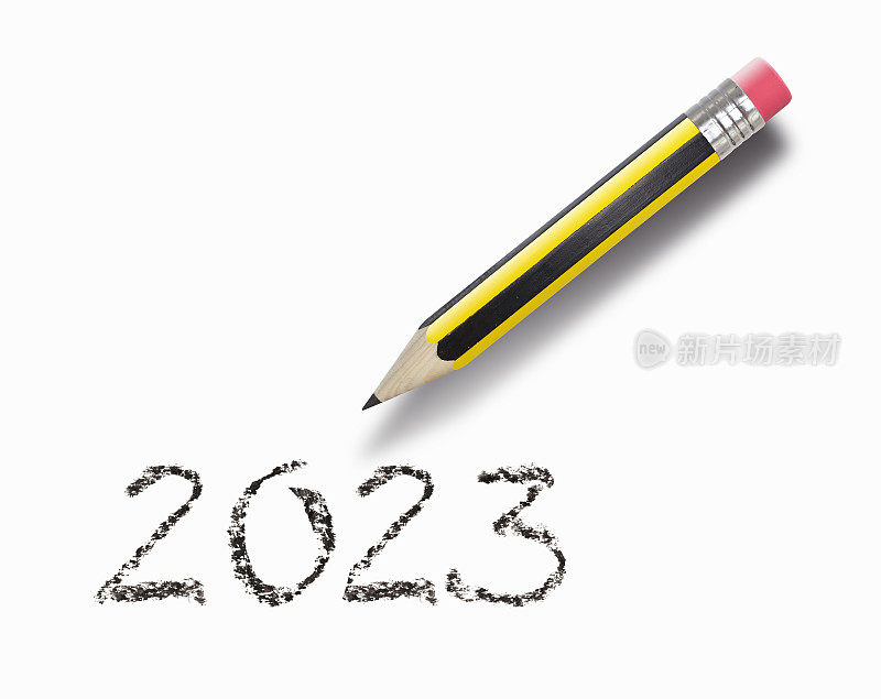 白色背景的旧铅笔写着2023