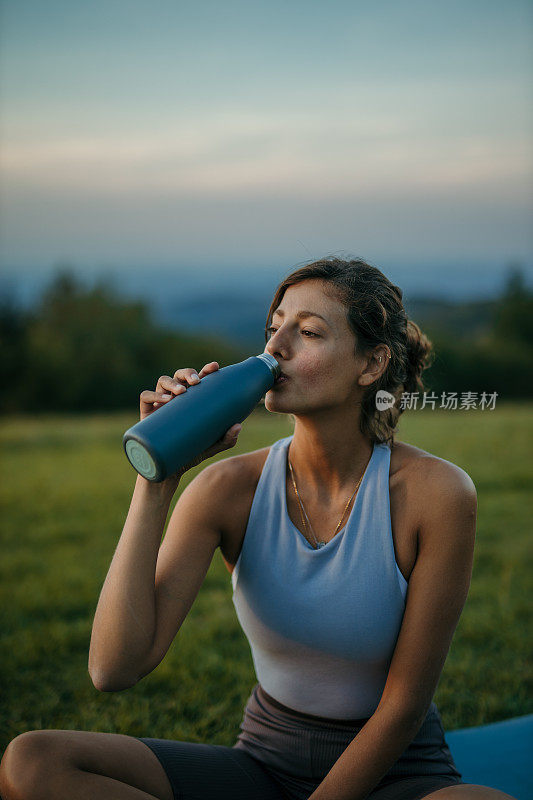 良好的水合作用也有助于健康的减肥