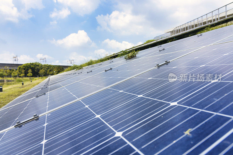 用于大型阵列的太阳能电池板