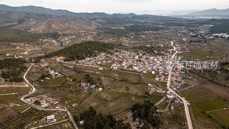 土耳其伊兹密尔门德尔斯地区村庄的全景鸟瞰图