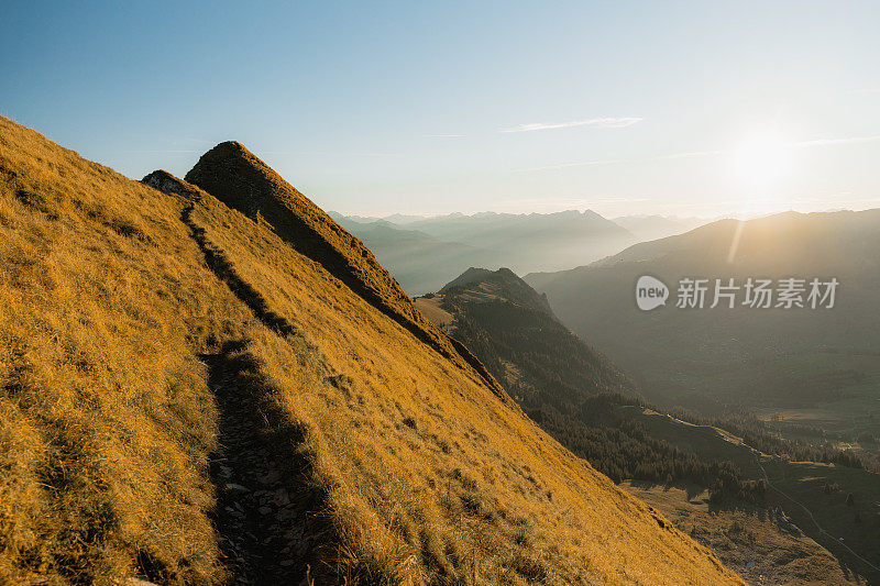 秋天的瑞士阿尔卑斯山风景