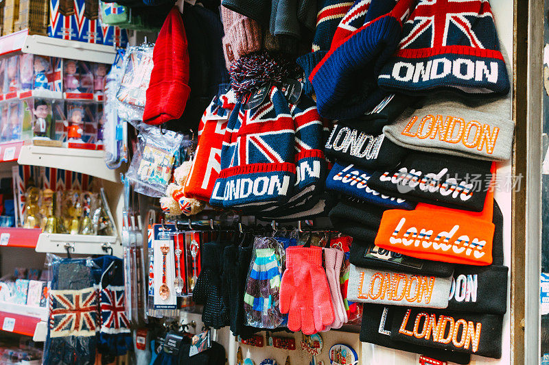 收藏的伦敦便帽出售纪念品商店在城市