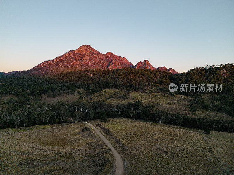 第一道曙光出现在澳大利亚昆士兰州的巴尼山