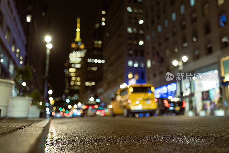 曼哈顿的街道，夜晚