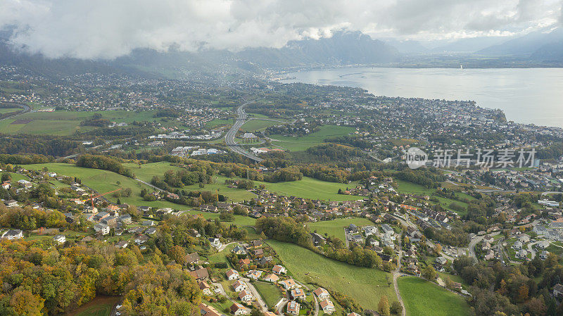 无人机鸟瞰日内瓦湖，瑞士和法国阿尔卑斯山，韦威和城市景观瑞士