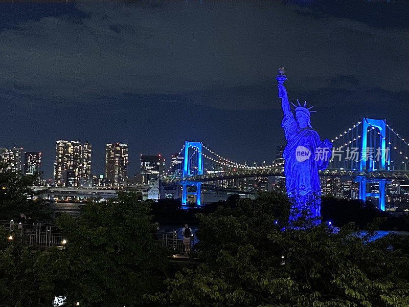 日本-东京-台场区-以及彩虹桥上的景色