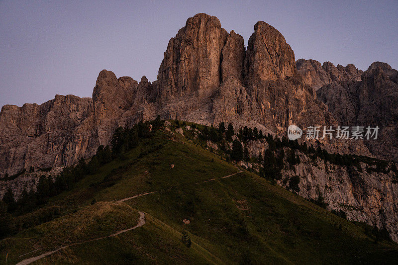 意大利白云石山脉雄伟的山景