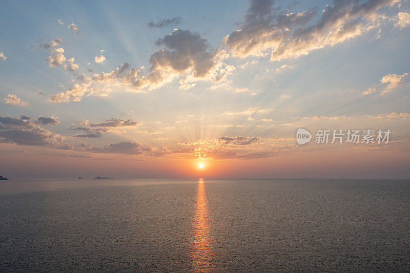 鸟瞰美丽的沙滩和透明的大海在Cirali，奥林匹斯安塔利亚市