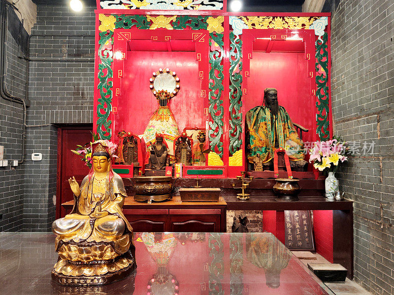 香港油麻地天后庙内的佛像