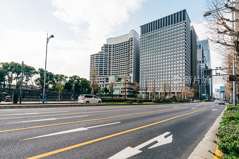 日本东京空无一人的道路。