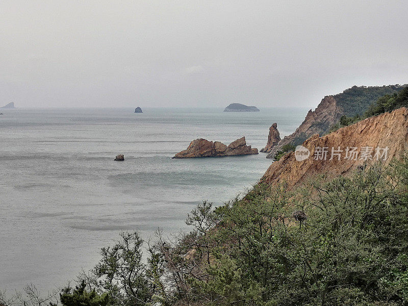 辽宁省大连市滨海路风景优美的海岸线