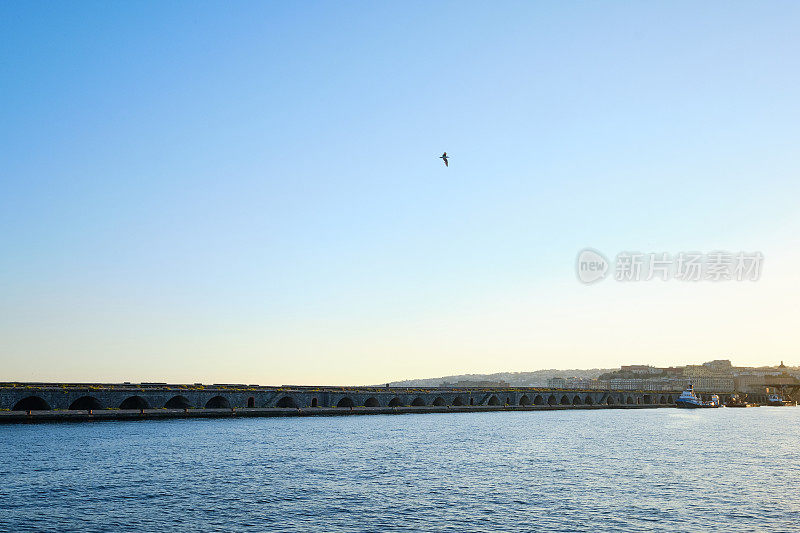 日落时的那不勒斯海岸线，意大利