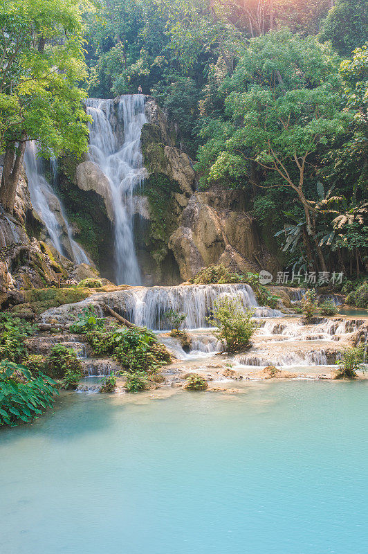 老挝琅勃拉邦，famaus旅游景点旷斯瀑布的自然景观