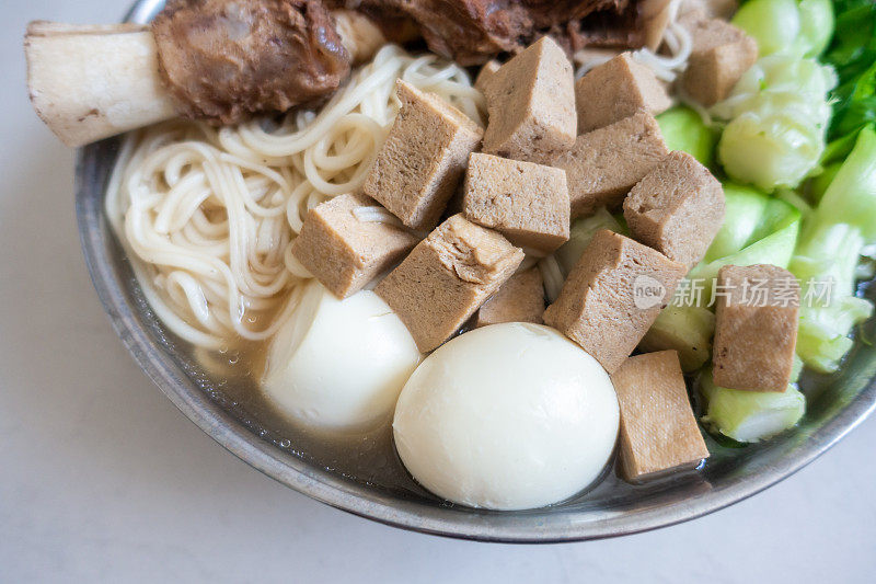 鸡蛋和豆腐;健康的食物