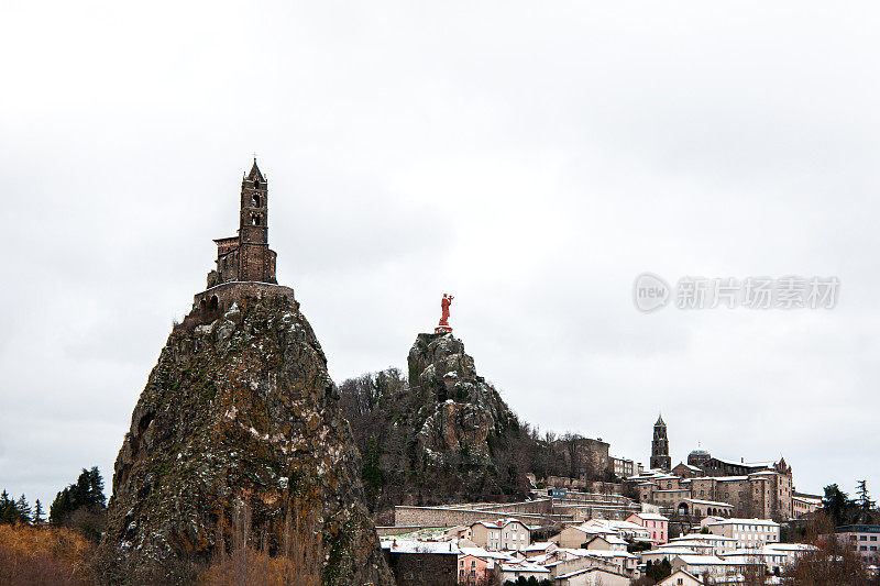 Puy-en-Velay雪下