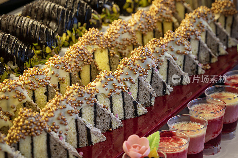 餐厅的甜点自助餐。库存图片