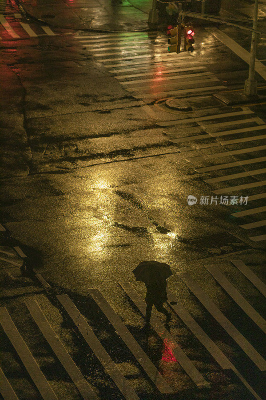 下雨的纽约街道