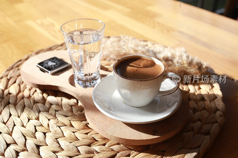 土耳其伊斯坦布尔供应的传统土耳其咖啡