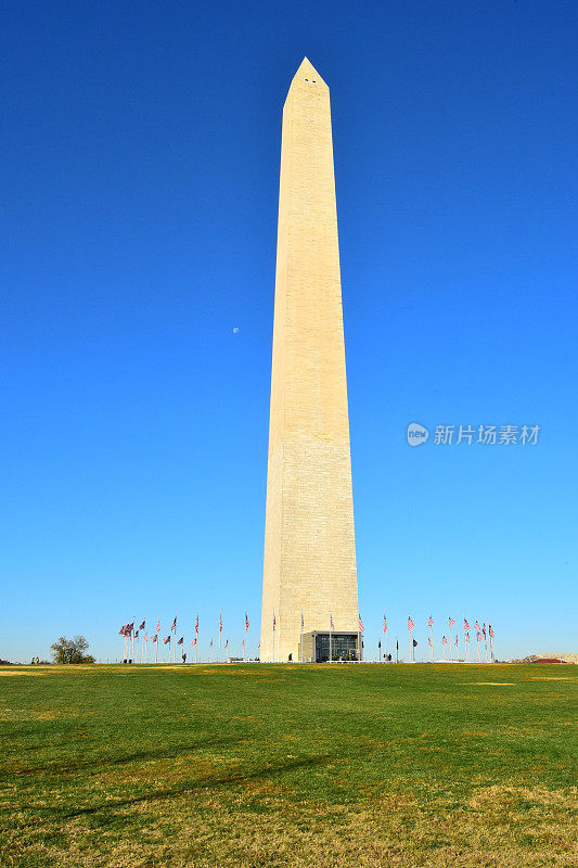 华盛顿纪念碑和月亮